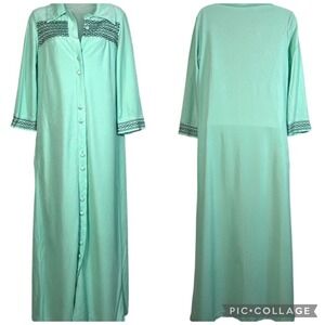 Vintage Mint Green Button Front Embroidered Robe Nightgown Long Sleeve Lounger